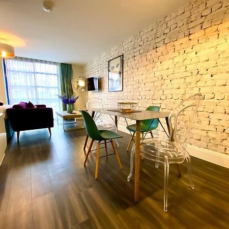 Stunning Apartment Suite - Free Parking & Wifi! Poole Exterior foto