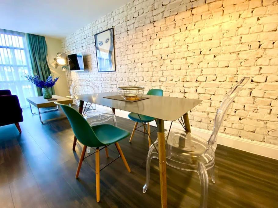 Stunning Apartment Suite - Free Parking & Wifi! Poole Exterior foto